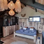 La 77 & Hindi Villa *