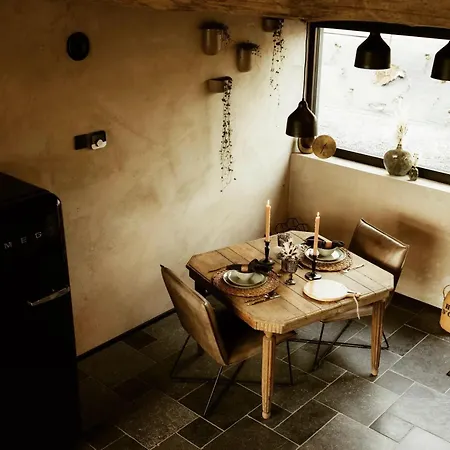 La 77 & Hindi Villa *