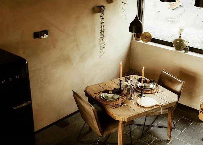 La 77 & Hindi Villa *